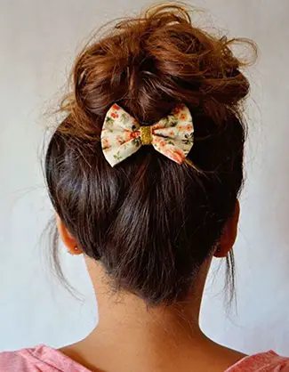 Le chignon tressé avec barrette noeud