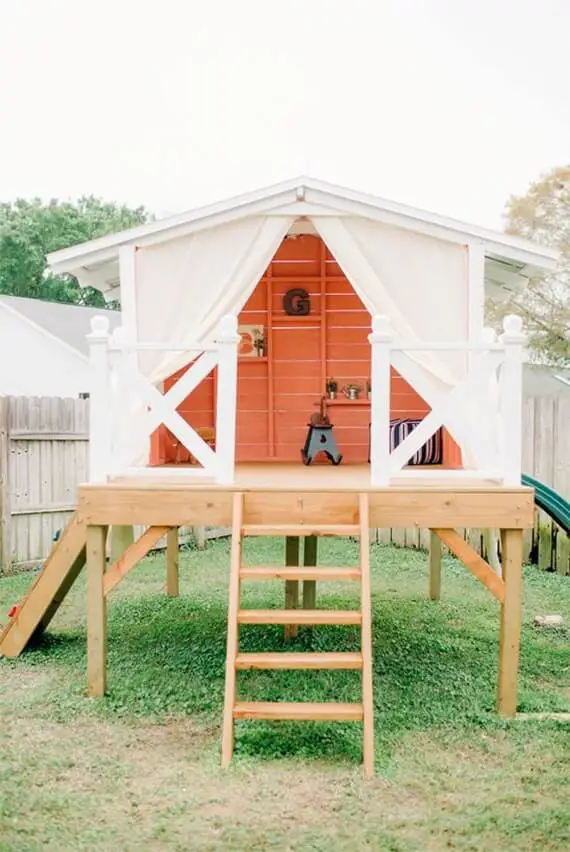 cabane avec escalier