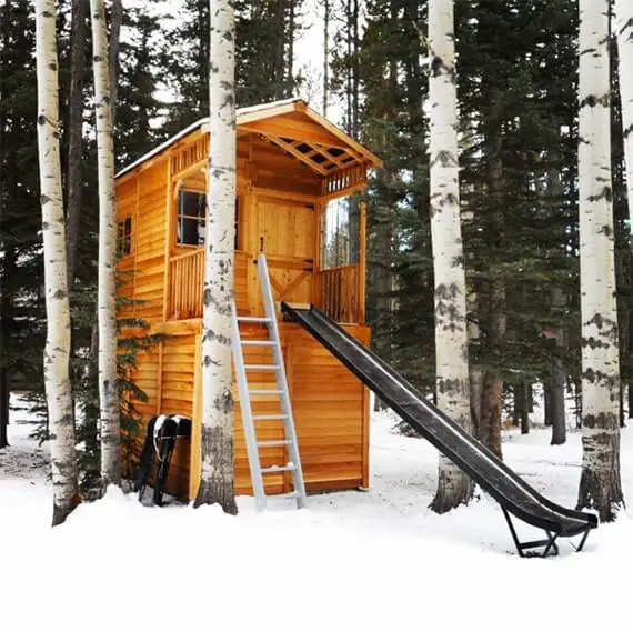 cabane avec toboggan