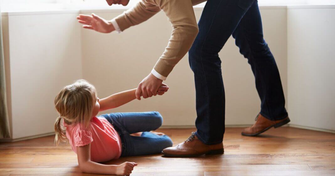 La fessée serait une punition dangereuse pour les enfants-min (1)