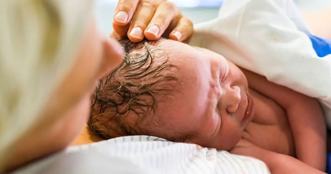 20 jolis prénoms pour petites filles inspirés des quatre saisons-min