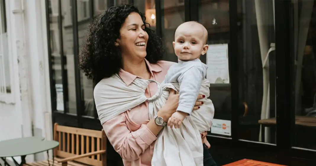 10 indispensables à avoir dans son sac à main de nouvelle maman-min