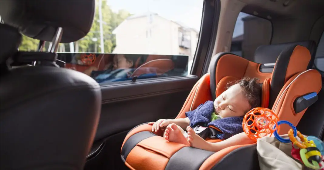 Siège-auto son bébé a cessé de respirer après 2 heures de trajet, cette maman alerte tous les parents-min