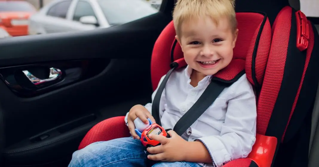 Jusqu'à quel âge un enfant doit-il avoir un siège auto-min