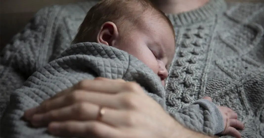 Sommeil bébé à chaque âge et à chaque enfant ses besoins-min