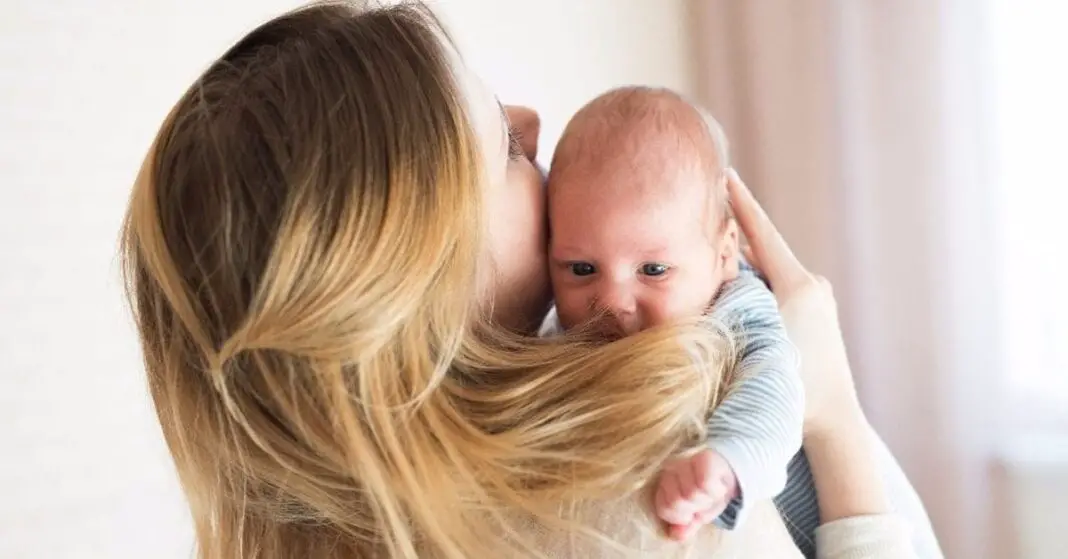 Comment créer un attachement sécurisant avec votre enfant-min