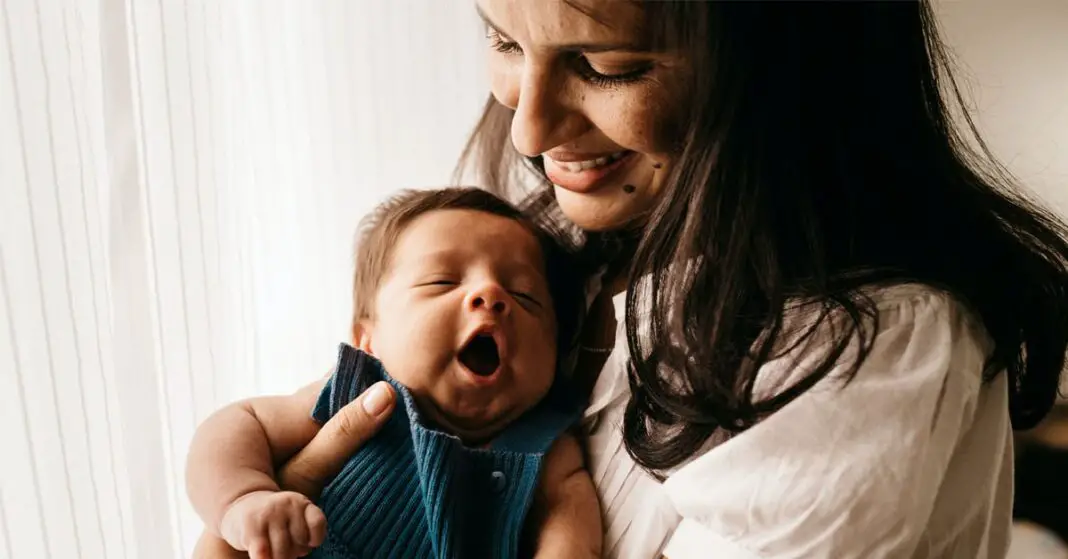 Elle regrette d'avoir choisi un prénom mixte pour son fils, car il est majoritairement féminin !-min