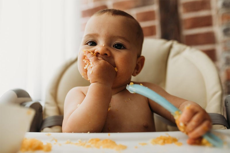 Quels seront les prénoms bébés les plus donnés dans 20 ans-min